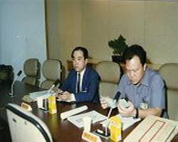 許元琨先生（左1）參加業務檢查會議