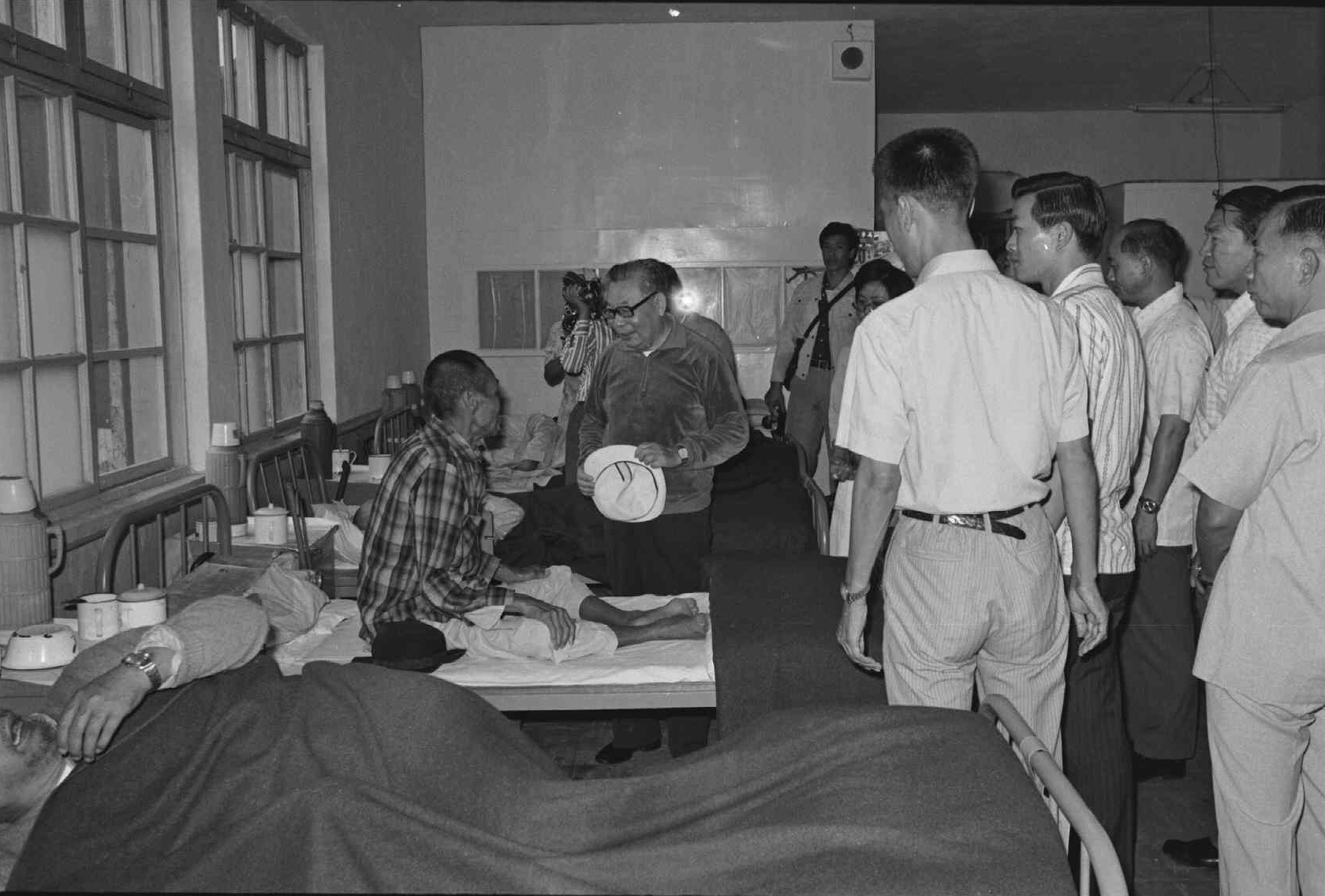 民國67年10月20日總統經國先生訪察蘇澳榮民醫院並慰問住院的榮民弟兄，同時垂詢身體健康之概況。(1)
