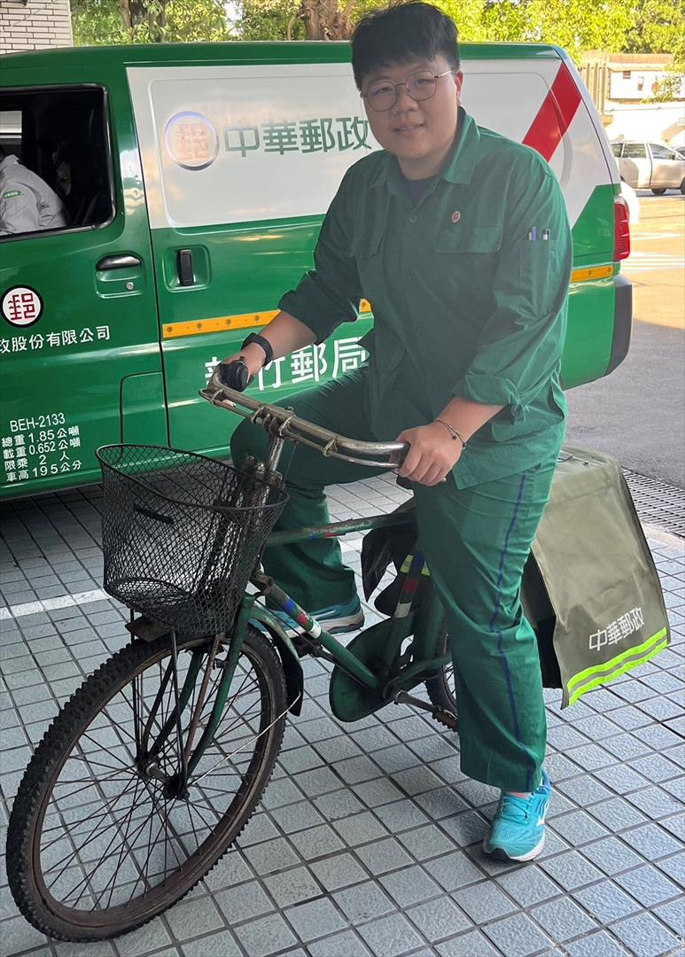 徐孜安小姐拍攝郵務工作情形（徐孜安提供，113年攝）