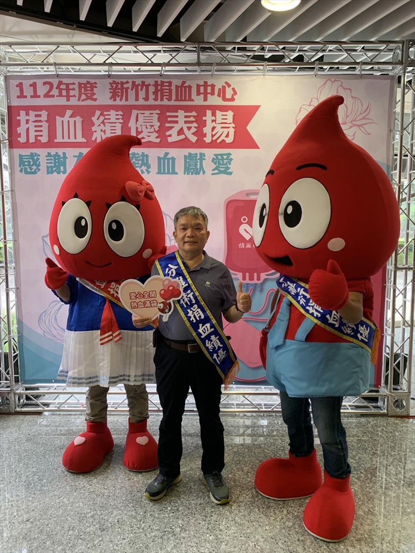 獲選輔導會111年服務機構績優社區志願服務組長 （何國雄提供，113.7.2攝）—