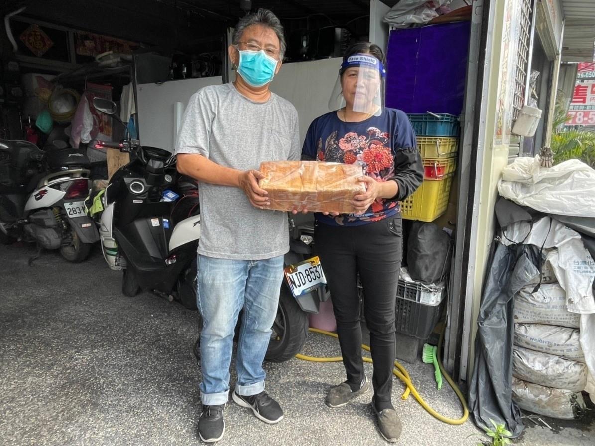 賀為國先生為弱勢家庭送暖