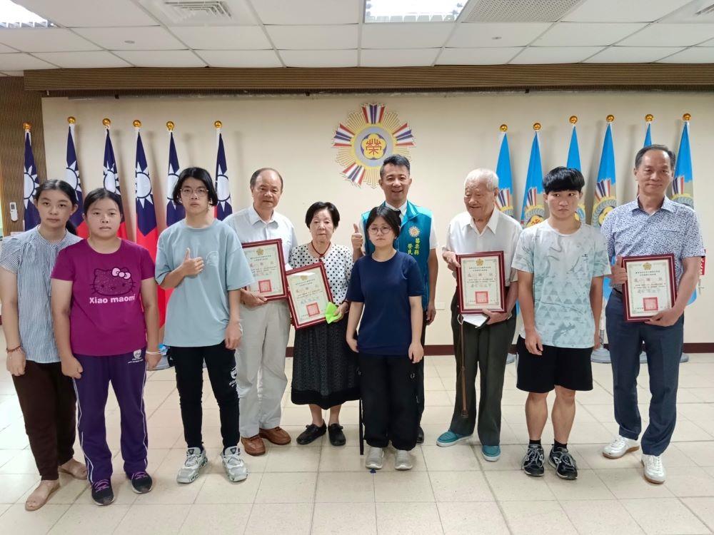張德俊參與苗栗縣榮民服務處向學子女認養活動 （張德俊提供，113年9月27日攝）