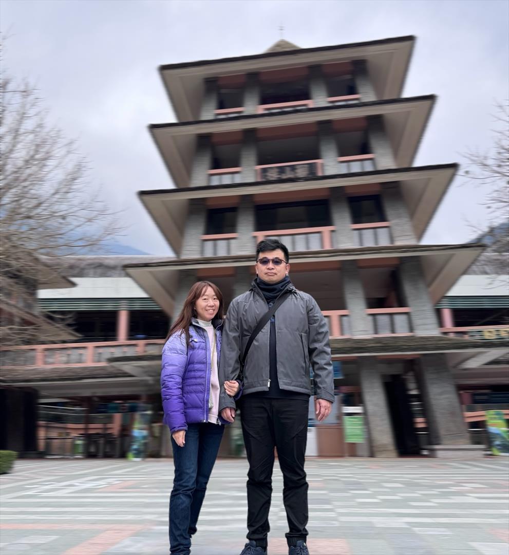 榮民范鎧麟先生與夫人鸞鳳和鳴出遊照片