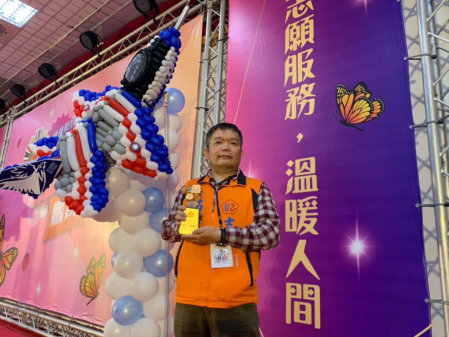 何國雄獲選輔導會111年服務機構績優社區志願服務組長 （何國雄提供，113.7.2攝）