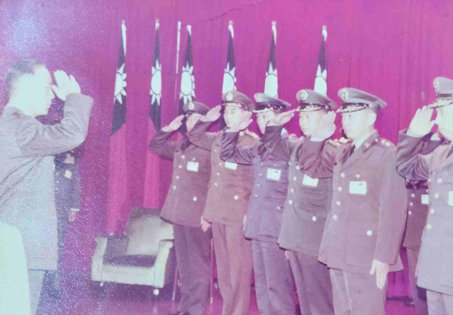 晉升海軍上校照片