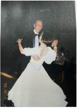 陳孝祿於晚會跳舞