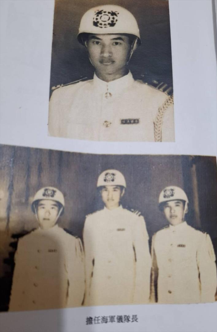 擔任海軍儀隊長英姿照片（中）