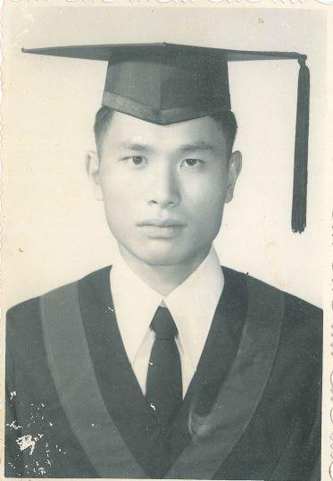 鄭伯伯就讀陸軍官校畢業照片