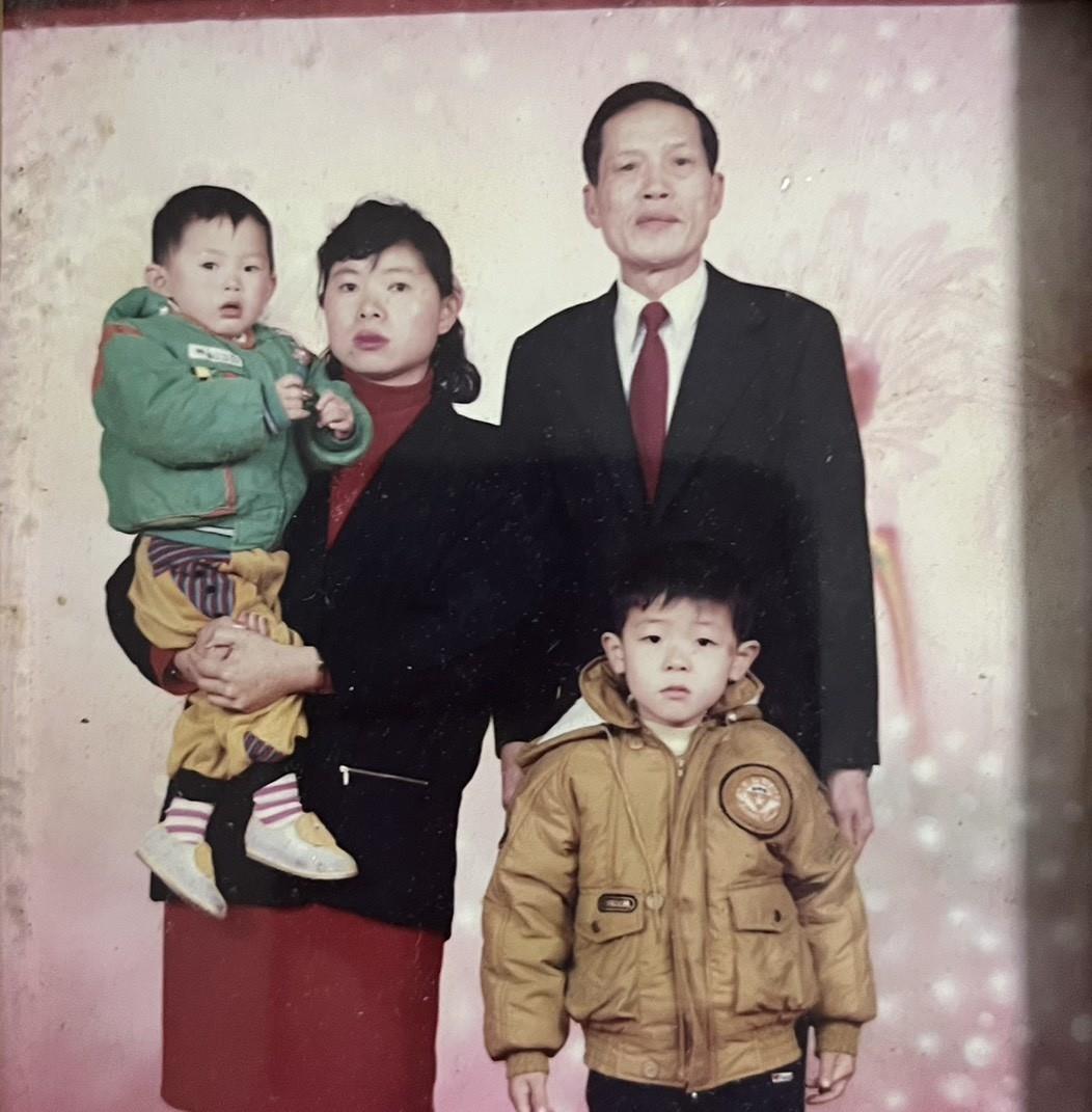 萬廣文先生全家福