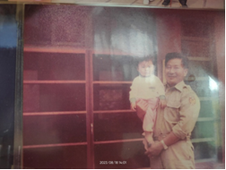 擔任警察時，因做人熱心、自發擔任警察時，因做人熱心、自發招集募款讓窮苦百姓安葬，救助弱勢，招集募款讓窮苦百姓安葬，救助弱勢， 新北市新店分局推舉為好人好事代表。