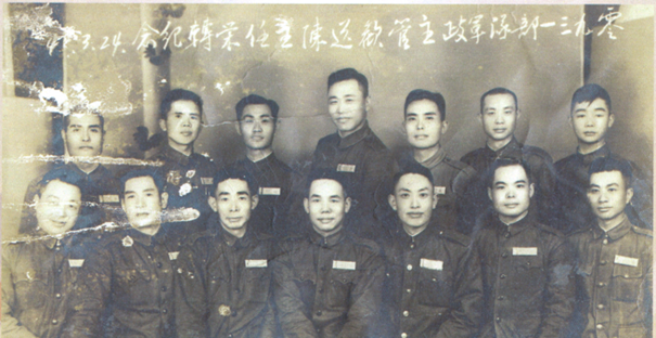 時任職陸軍特種突擊第二總隊全體軍政主管合影（上排右1）
