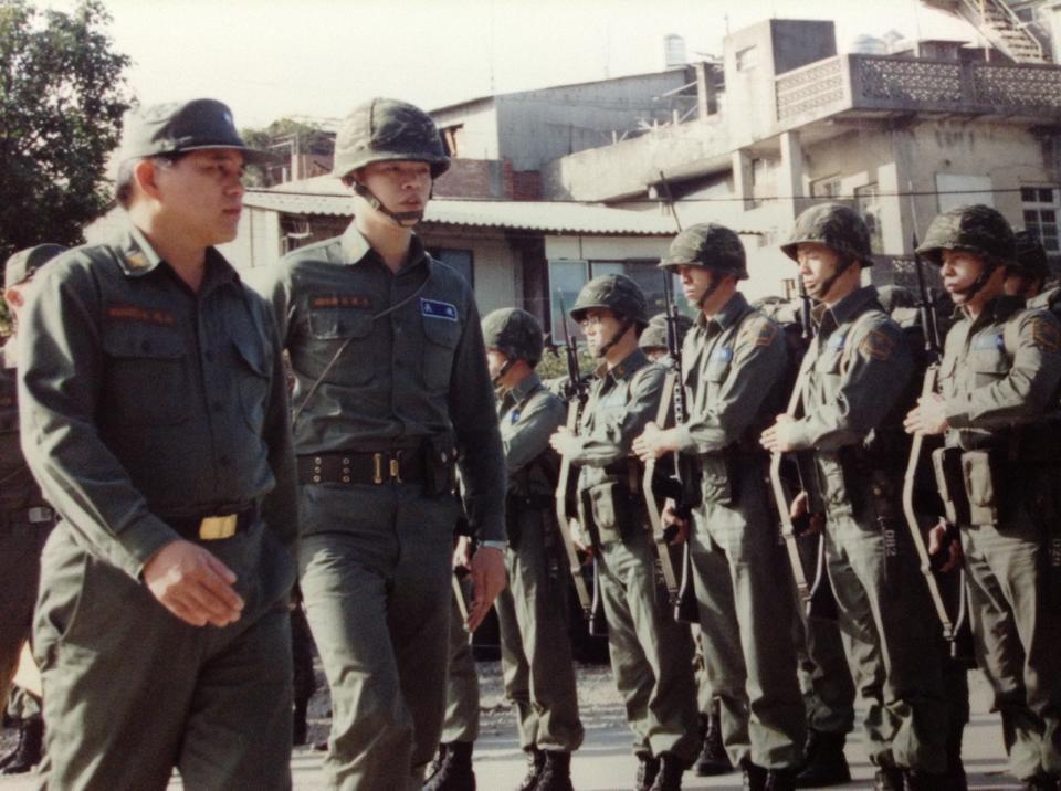 時任副指揮官至基地訓練部隊巡視
