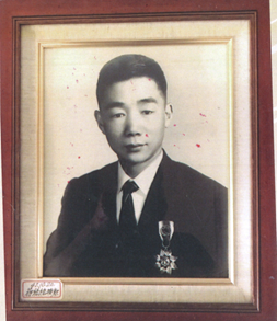 蔣中正總統親頒授軍功麾勛章乙座
