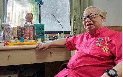 夏政安伯伯接受採訪時日常生活情形