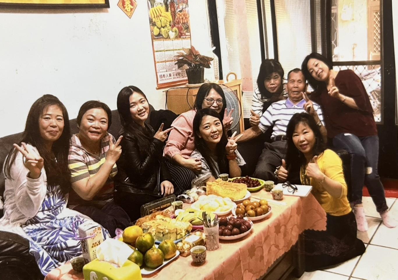 劉志通（右二）全家福