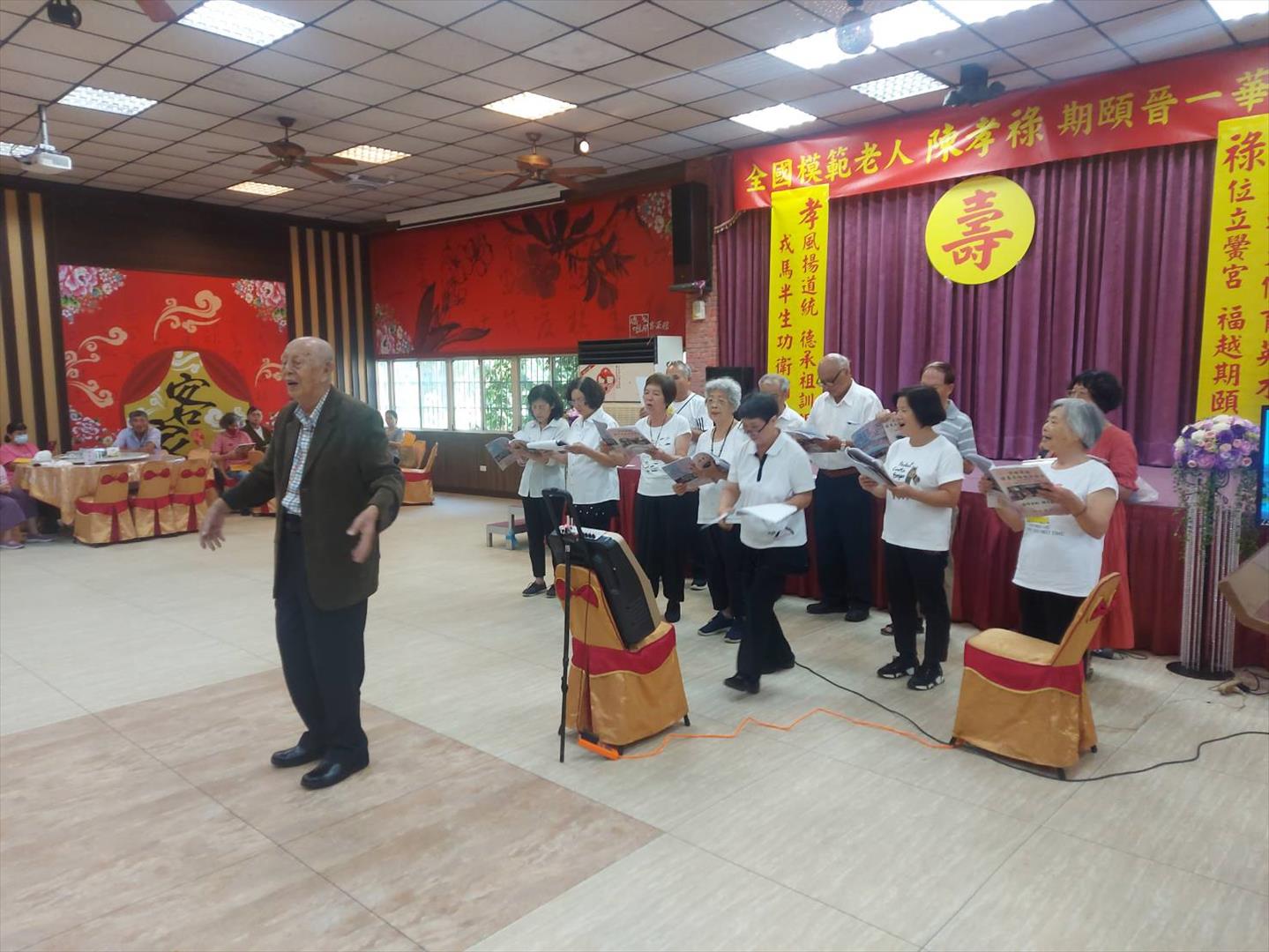 陳孝祿百歲晉一華誕壽宴帶領合唱