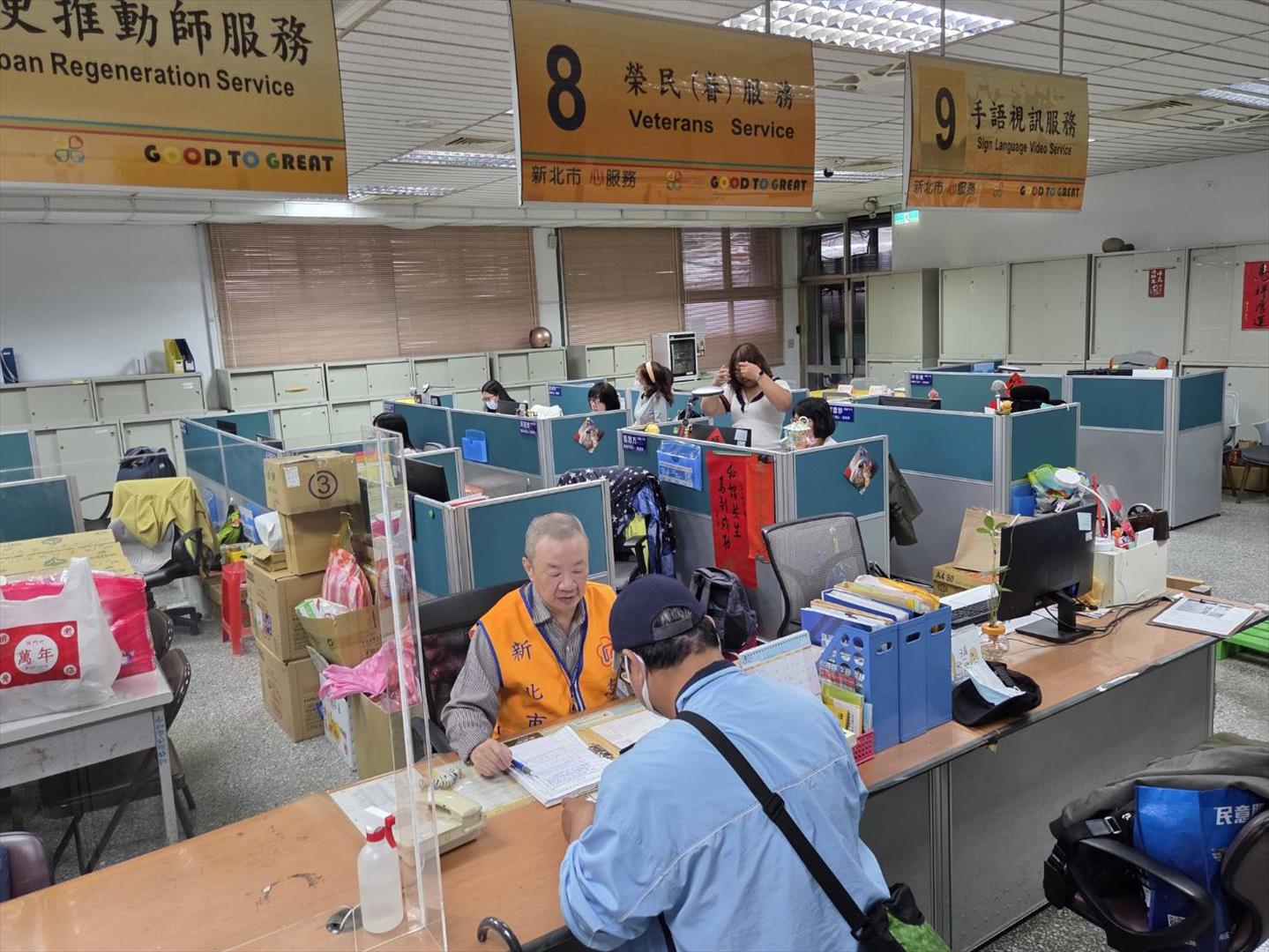 擔任榮民服務處駐點榮欣志工。