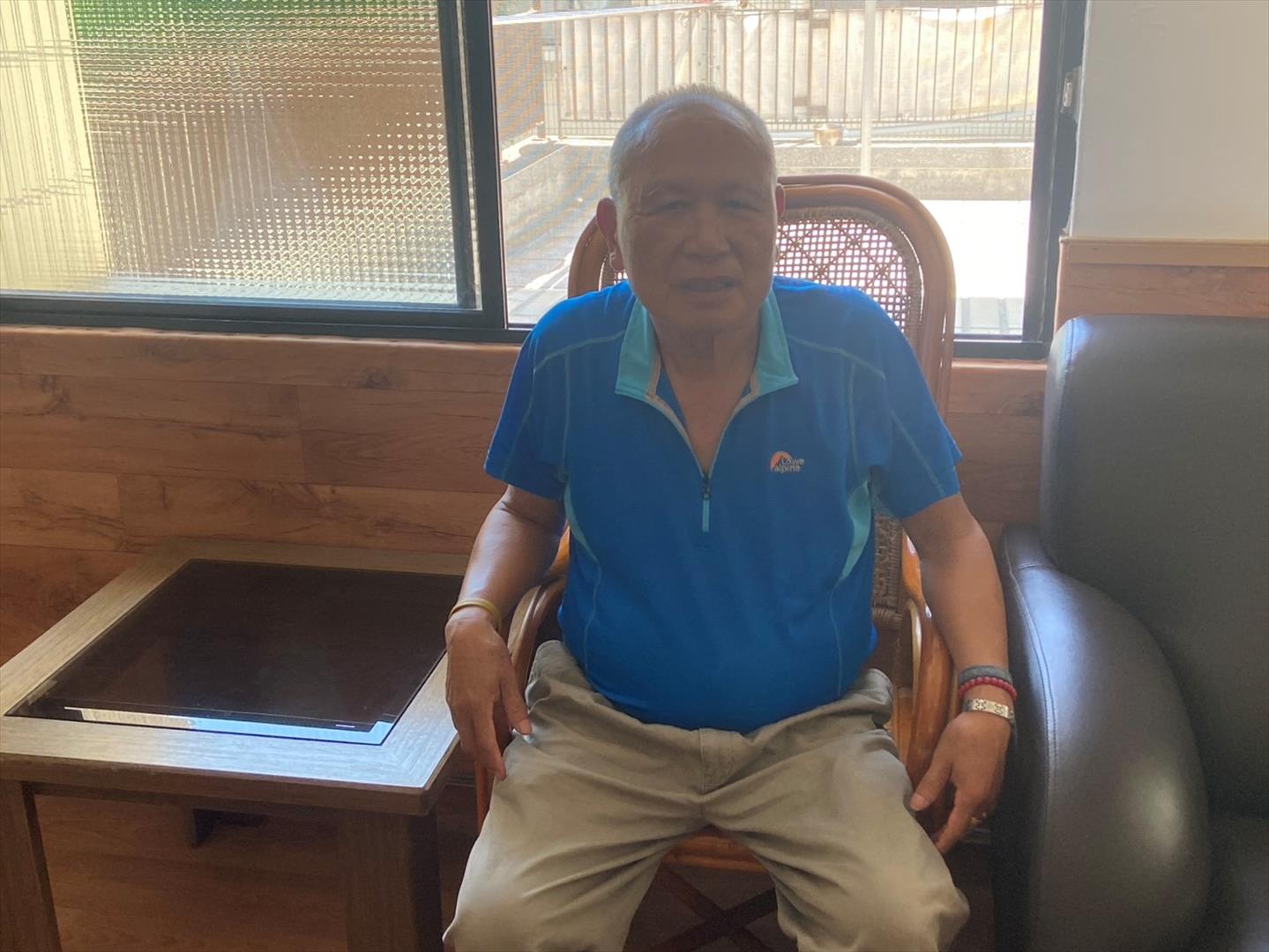 鄭細雄伯伯於榮家時照片