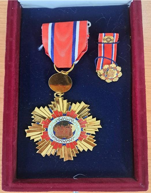 韋哲啓先嚴韋德懋先生獲頒輔導會服務一等獎章