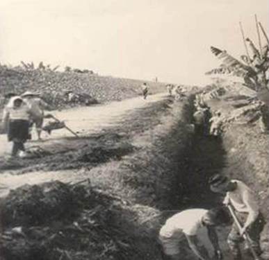 彰化農場挖溝渠擔石築堤