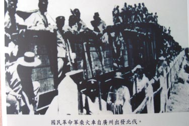 國民革命軍搭乘火車自廣州出發北伐