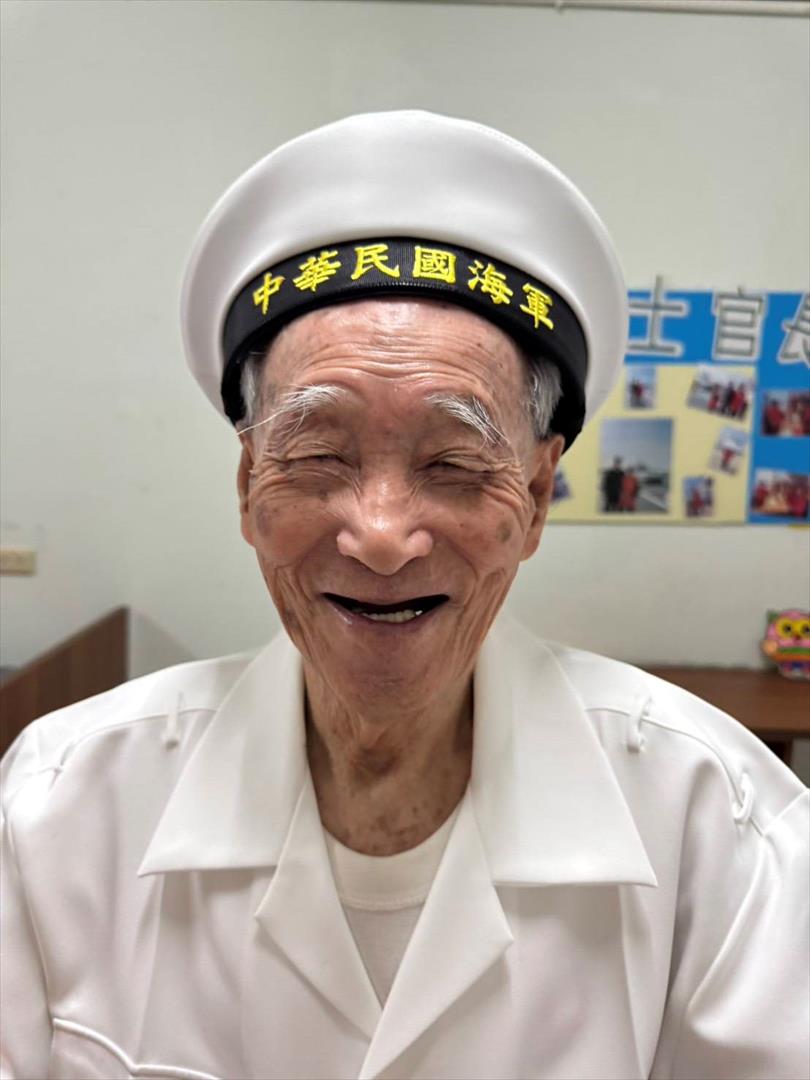 佳里榮家榮民張明清生活照。