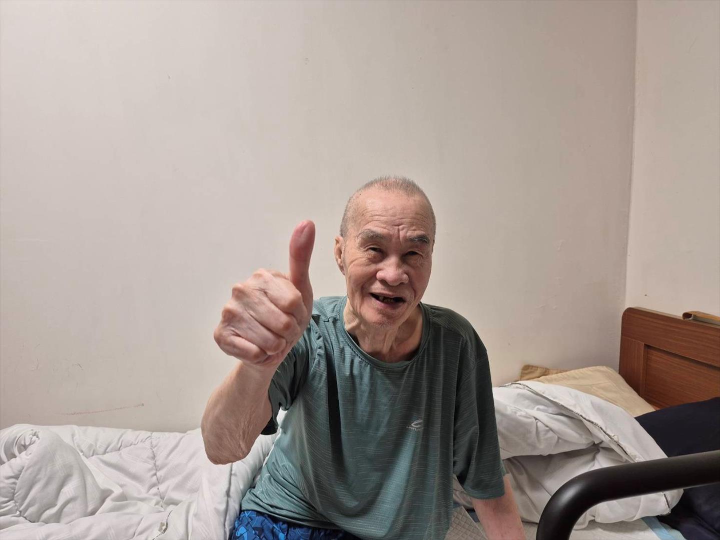 黃振籌伯伯於榮家寢室生活照