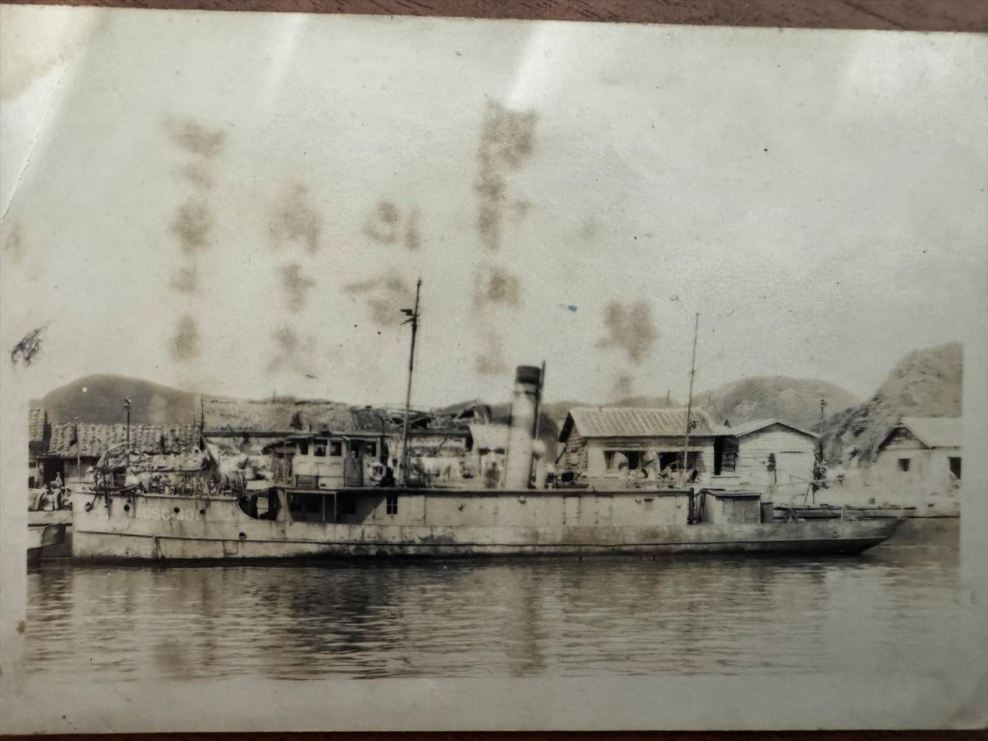 佳里榮家榮民張明清服役艦艇照片，時任艇長41年2月拍攝於南方澳港送張伯伯留念。