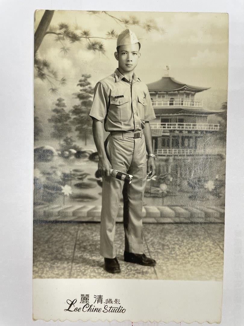 林文照伯伯海軍陸戰隊專修班25期畢業照。