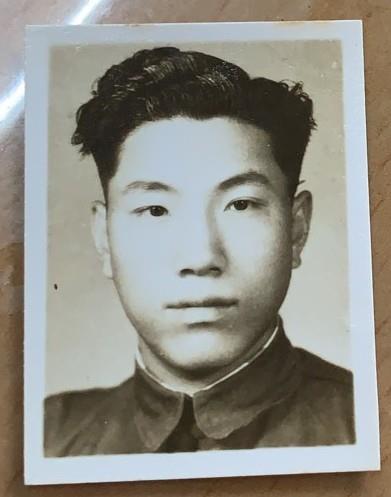 黃伯伯英姿煥發的年少照片