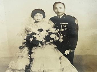 諶炎卿軍裝與妻結婚照