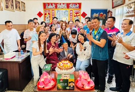 蘇張廷秀百歲慶生活動-苗栗縣榮民服務處陳立 中處長（前排右2）、苑裡鎮長劉育育（前排右3）