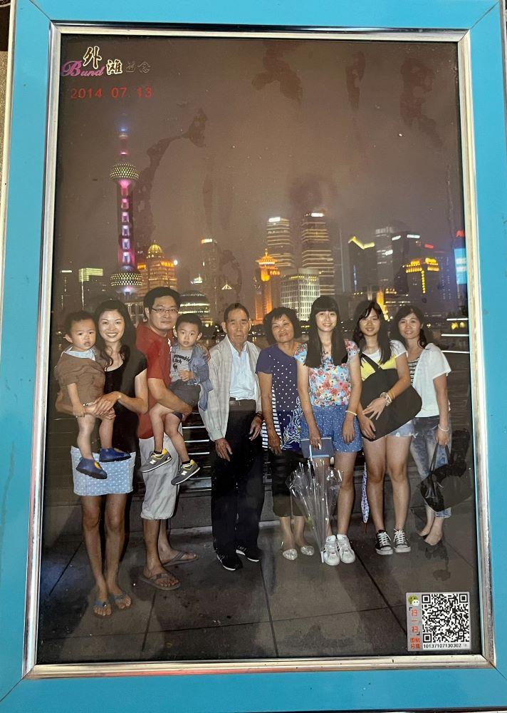 蘇張廷秀與家人大陸旅遊合影