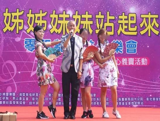 李長海參與愛心義賣會活動表演