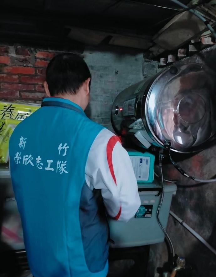 王邦彥先生檢測故榮民王殿奎熱水器照片