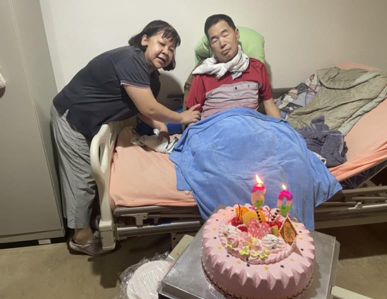 112年10月6日張興罡大哥牽手陪伴他度過60歲的生日