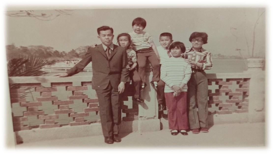 李本端一家六口幸福合照