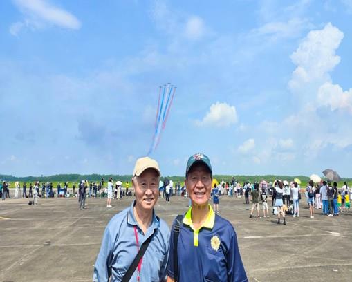 參加國防知性之旅與家主任合影