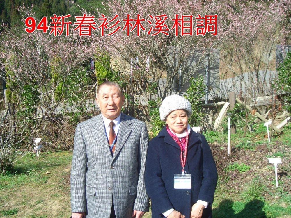 榮民劉彪先生（左）與夫人許巧喜（右）至杉林溪旅遊。