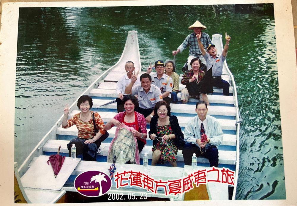 蘇張廷秀花蓮旅遊與朋友合影