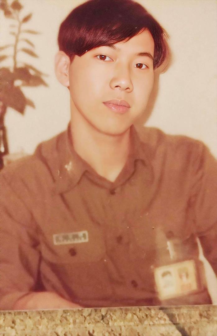 郭芳溢先生23歲時穿軍裝英姿。