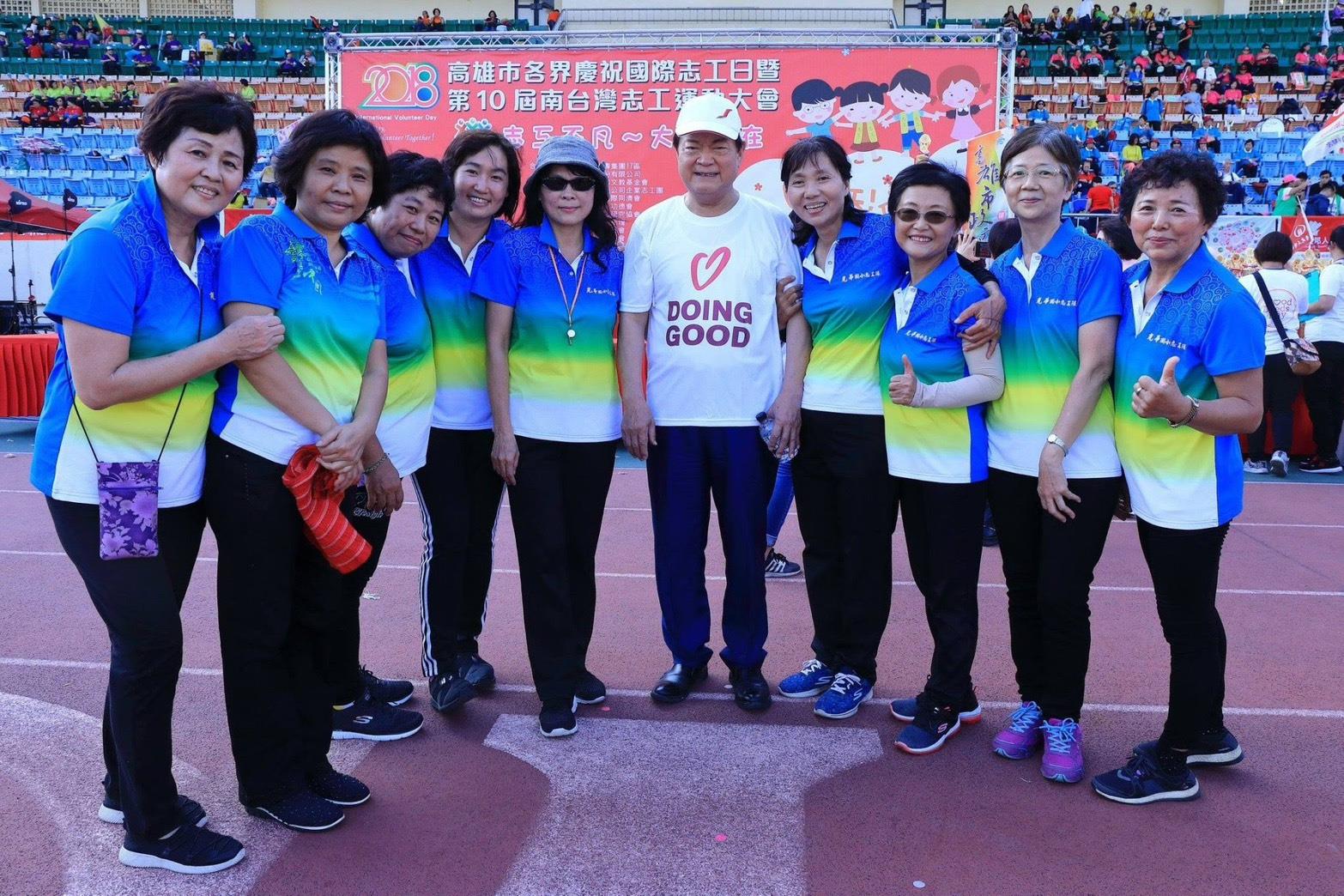 107年參加「高雄各界熱烈慶祝國際志工日暨南臺灣志工運動大會」合影