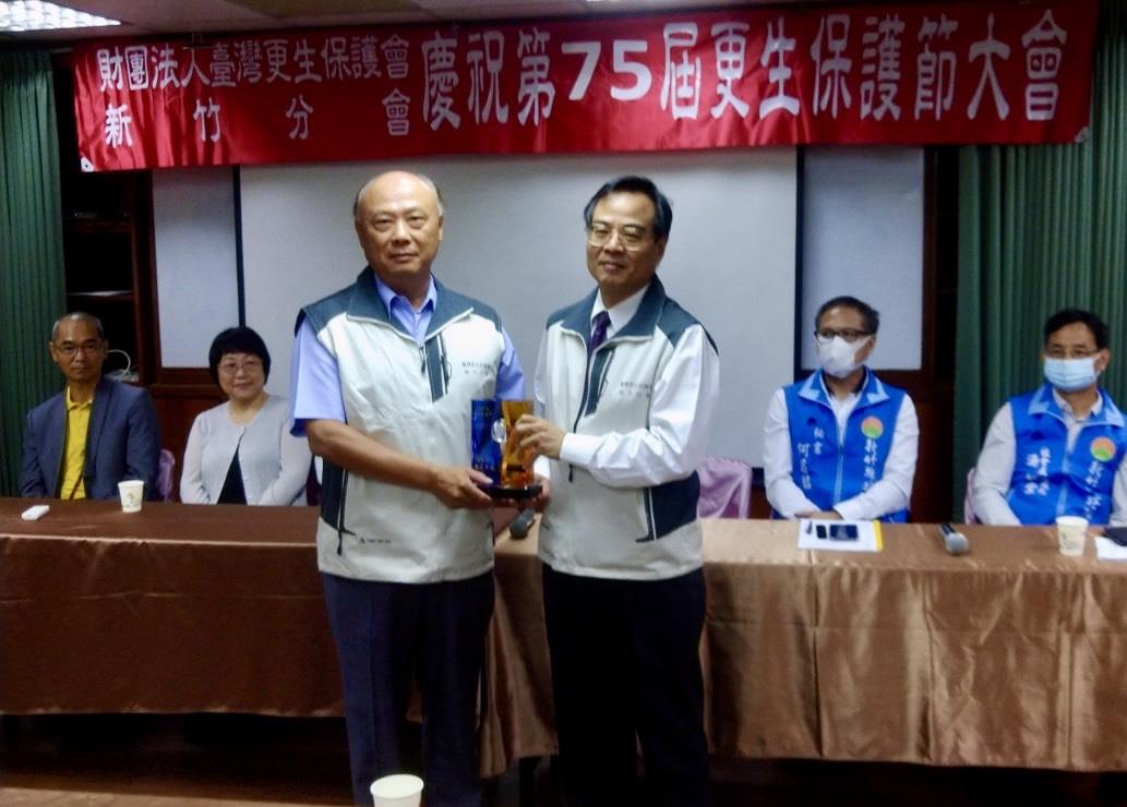 譚朝璋先生參加新竹地檢署更生保護節接受表揚照片