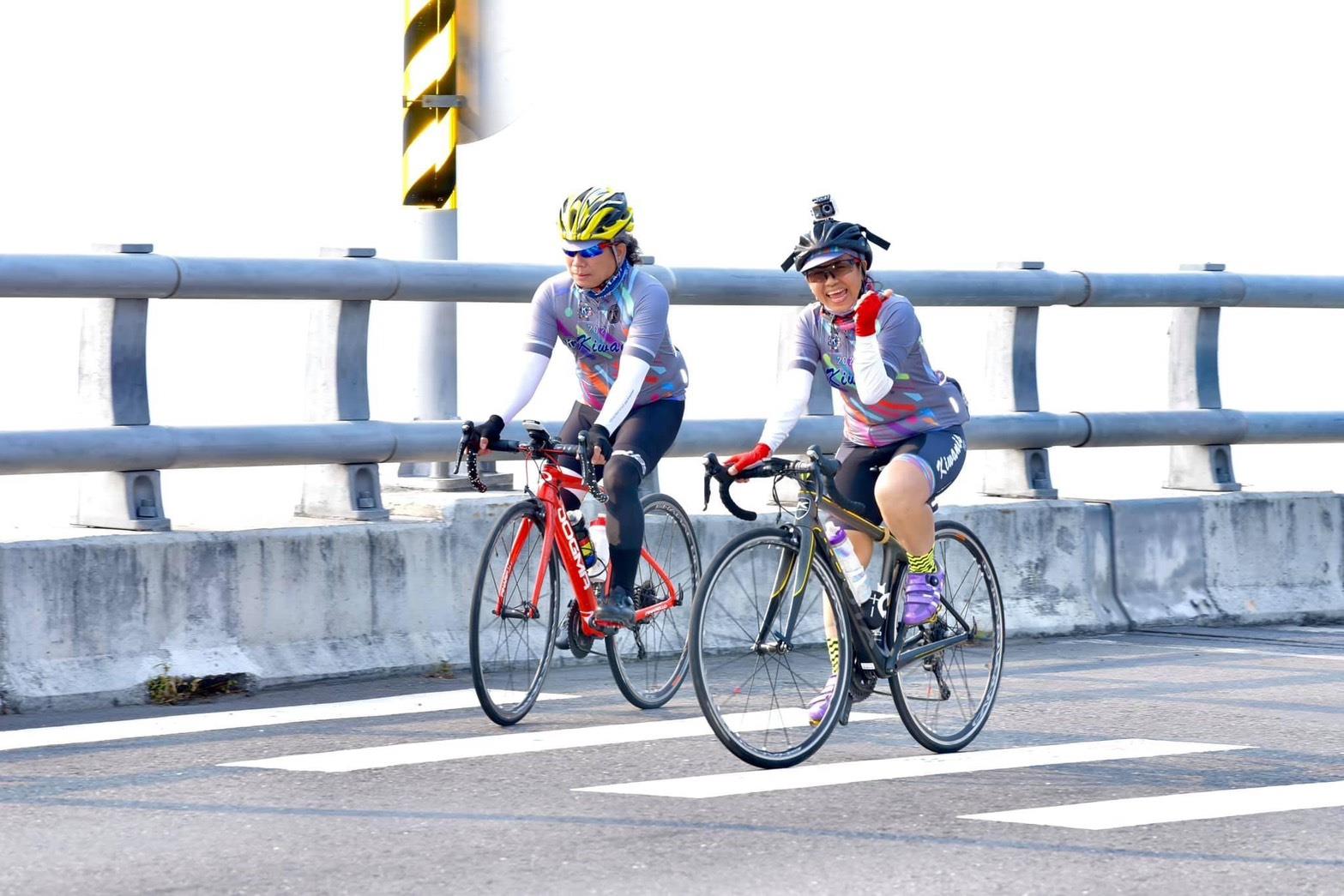 陳偉裕與妻鐵馬環島傳愛公益活動