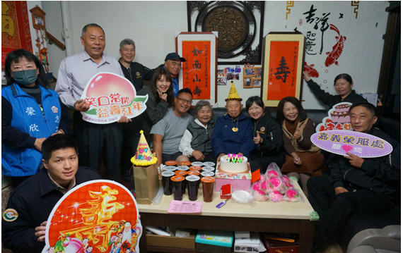 慶祝晏紫微（前排右5） 伯伯百歲活動