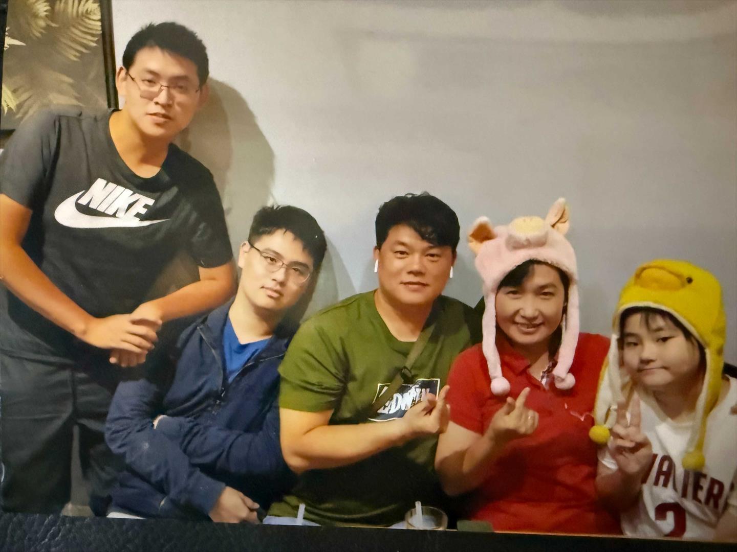 許蘭君女士全家福合影