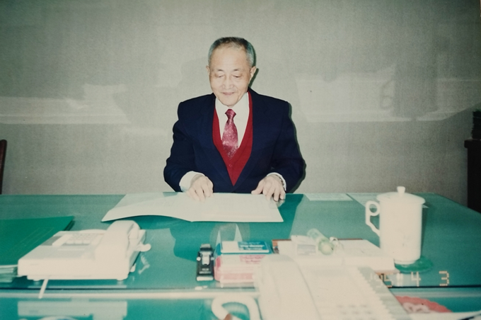 鄭伯伯78年1月任職臺北榮民總醫院秘書照片。