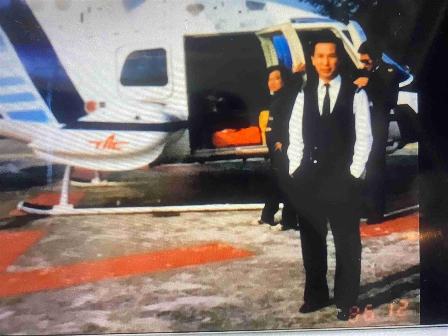 位於松山機場擔任直昇機副駕駛