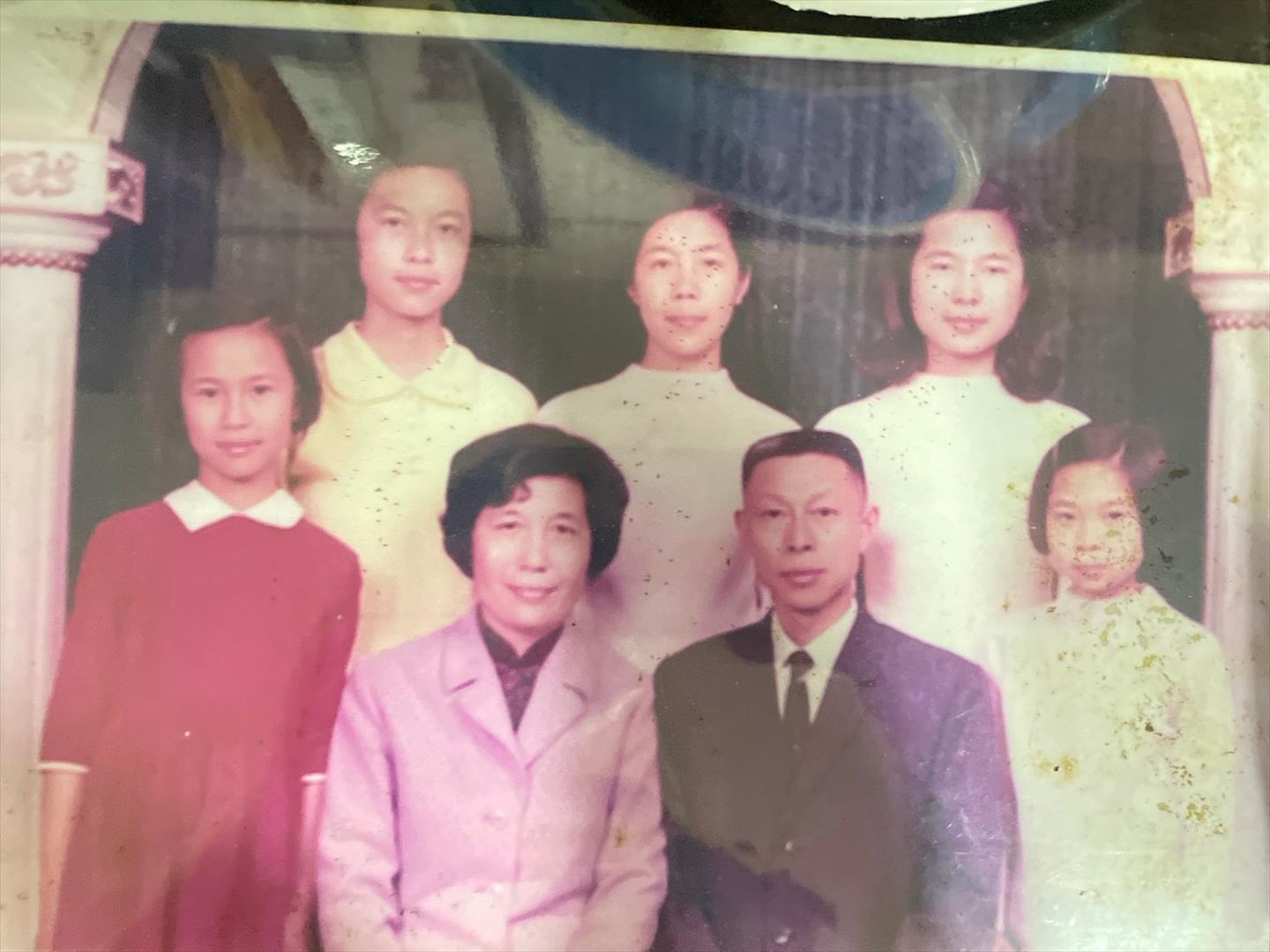 鄭長林老先生全家合影照片