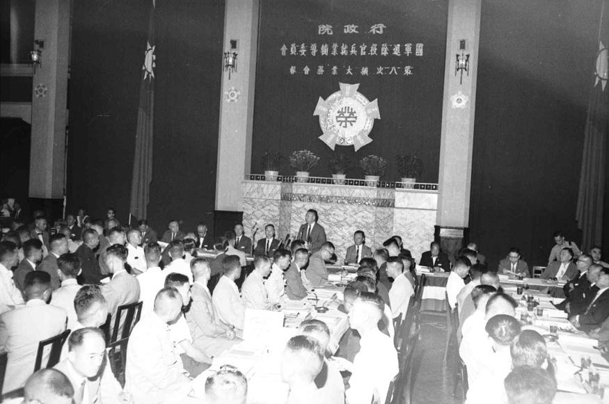 民國53年5月28日輔導會主任委員經國先生於台北市中山堂光復廳，主持輔導會第八次擴大業務會報。